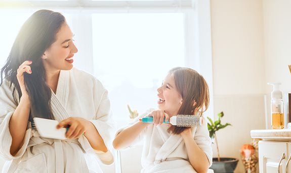 Léto je tu, nepodceňujte péči o vlasy