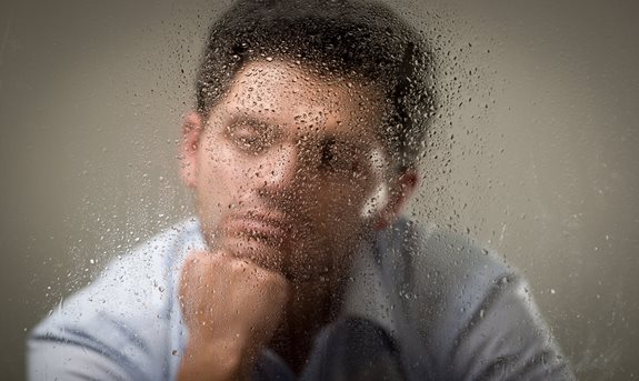 Na sebevraždu mohou upozorňovat varovné signály. Víte, jak je rozpoznat? 