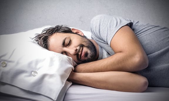 10 tipů pro zdravý spánek v horkých letních dnech 
